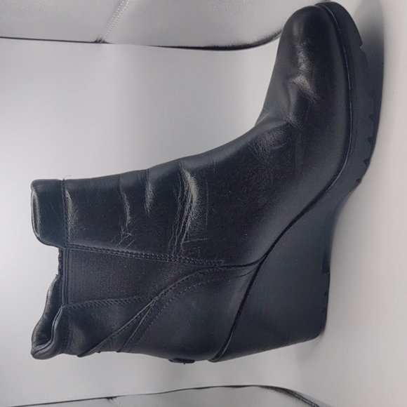 Black Sorel Wedge Boots - Picture 6 of 15